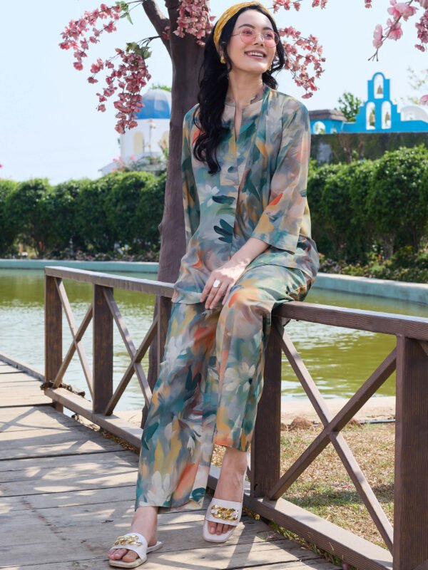 Womens Rayon Green Floral Printed Kurti & Pyjama